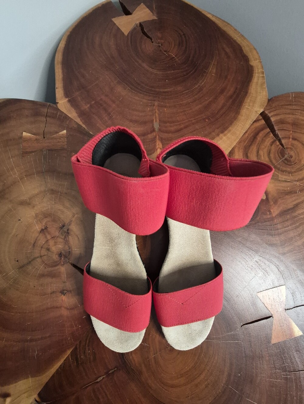 CHARLESTON SHOE CO. Justice Red Mini Wedge Sandals - 9 - Picture 2 of 11